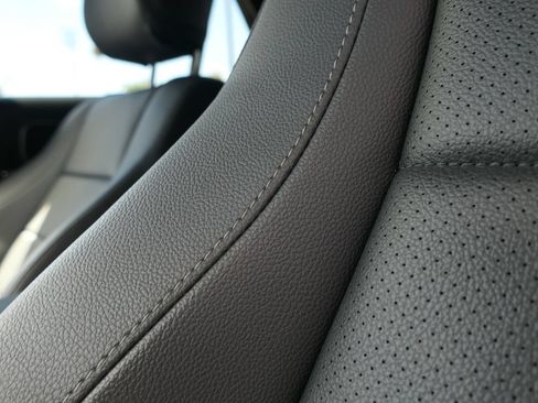 Used 2025 Mercedes-Benz GLE 450 4MATIC image 9