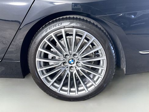 Certified 2022 BMW 740i image 33