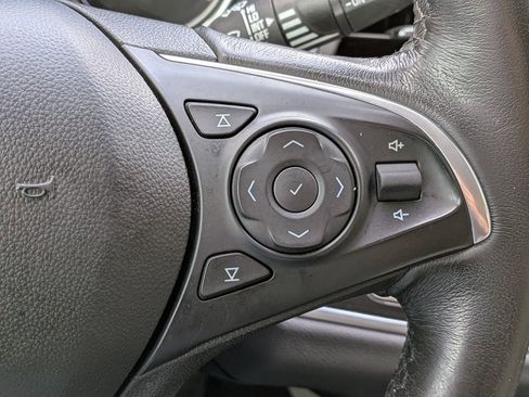 Used 2021 Buick Enclave Essence image 25