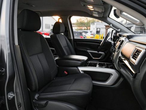 Used 2017 Nissan Titan SV image 30