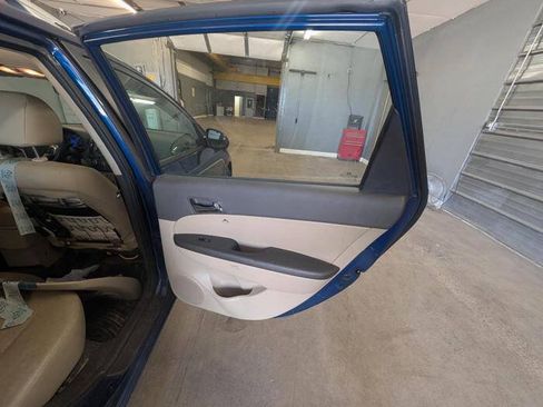 Used 2012 Hyundai Elantra FWD image 25