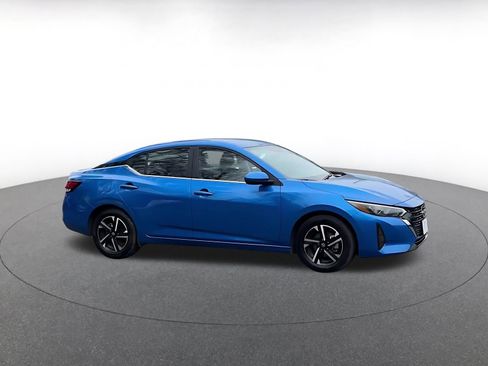 Used 2025 Nissan Sentra SV image 2
