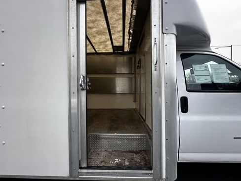 Used 2022 Chevrolet Express 3500 w/ Power Convenience Package RWD image 32