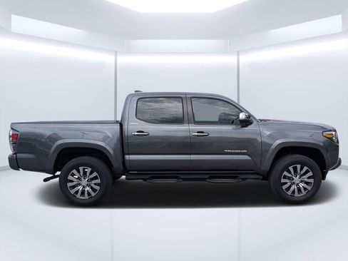 Used 2022 Toyota Tacoma Limited AWD/4WD image 2