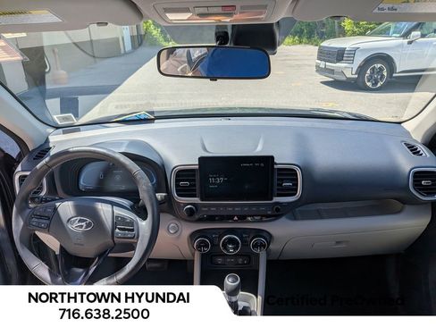 Used 2023 Hyundai Venue Limited FWD image 7