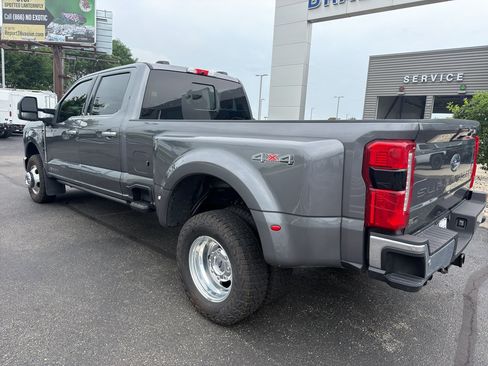 Used 2023 Ford F350 Lariat w/ Lariat Ultimate Package AWD/4WD image 9