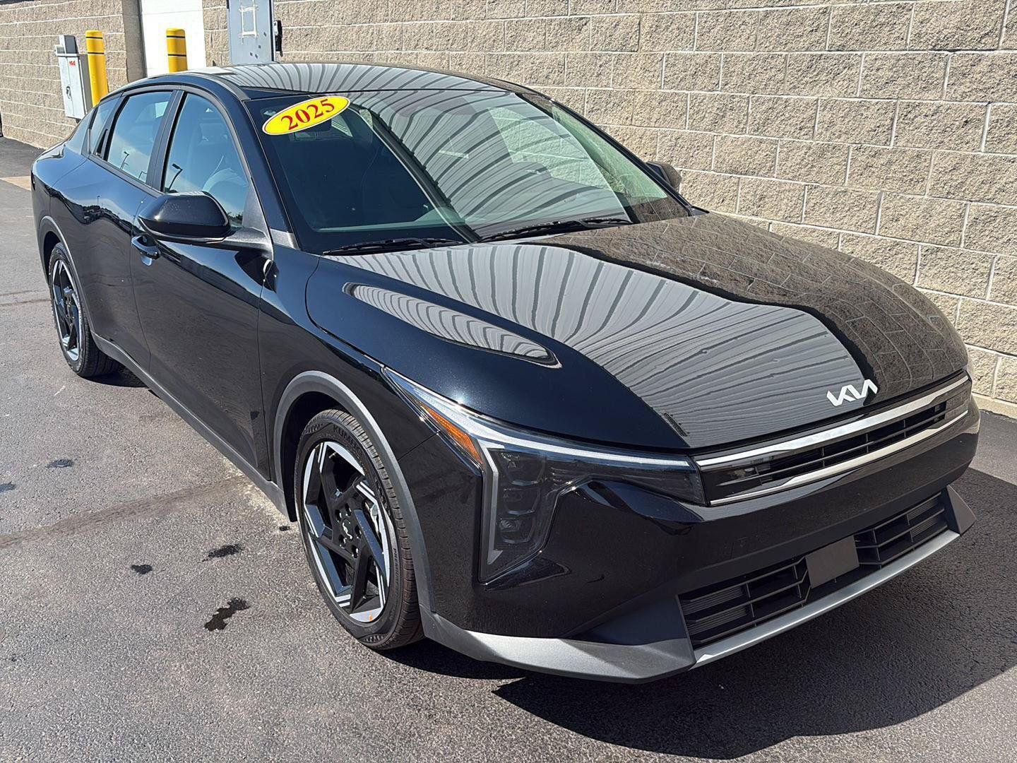 Used 2025 Kia K4 EX FWD image 2