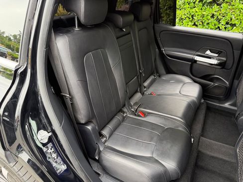 Used 2021 Mercedes-Benz GLB 250 4MATIC w/ Premium Package image 38