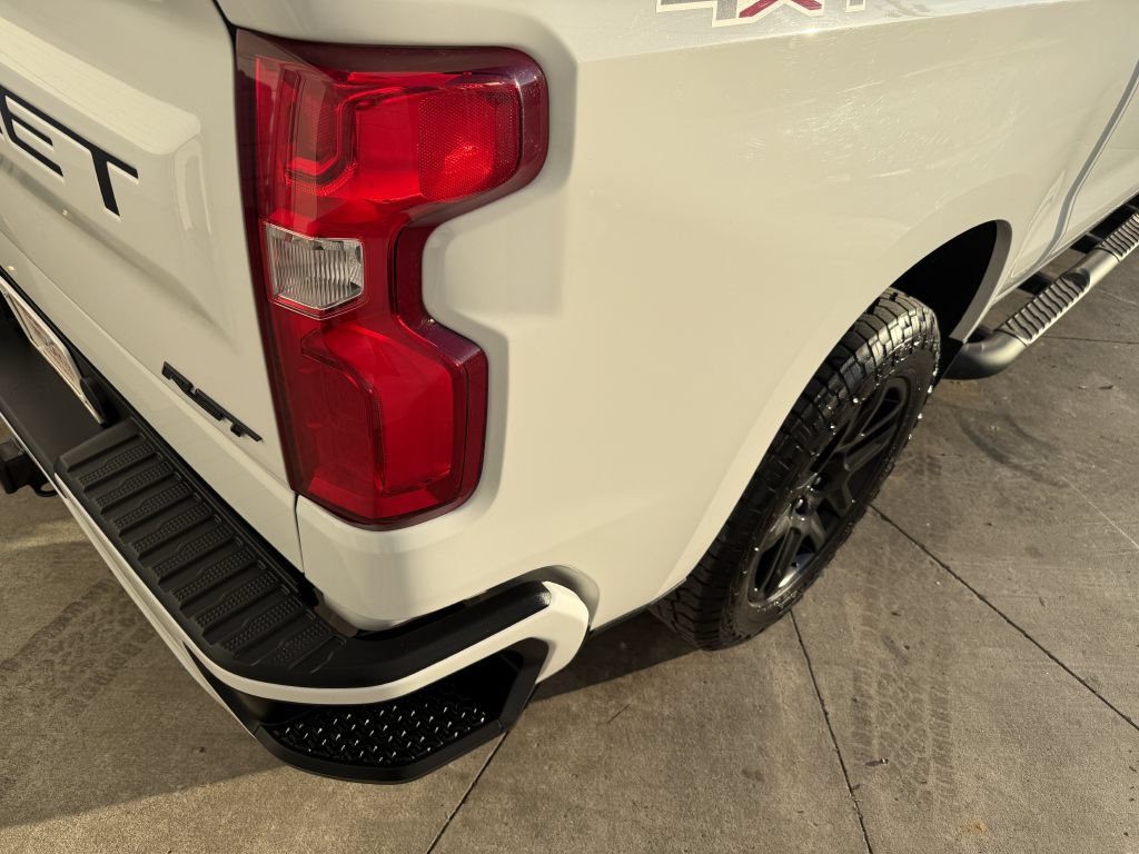Used 2023 Chevrolet Silverado 1500 RST w/ Redline Edition AWD/4WD image 27