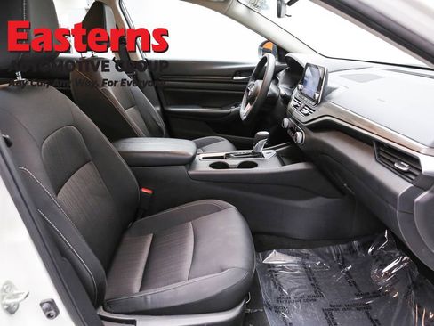 Used 2025 Nissan Altima 2.5 SV FWD image 24