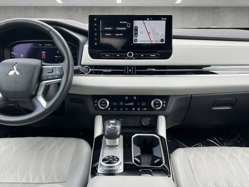 Used 2025 Mitsubishi Outlander SEL FWD image 3