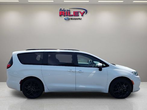 Used 2023 Chrysler Pacifica Touring-L w/ S Appearance Package AWD/4WD image 8