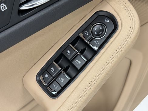 Certified 2025 Porsche Macan image 26