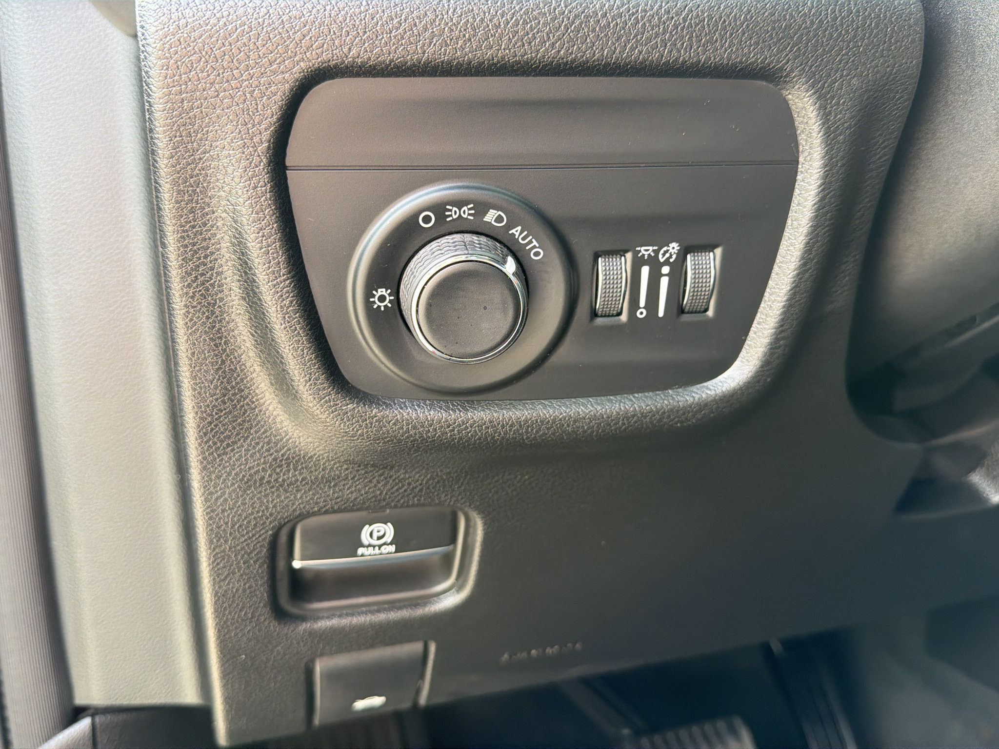 Used 2023 Jeep Grand Cherokee Altitude AWD/4WD image 24