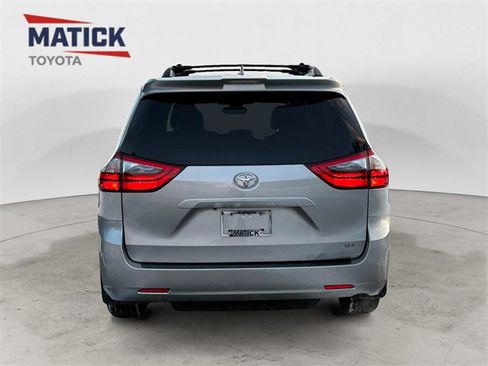 Used 2020 Toyota Sienna Limited Premium image 6