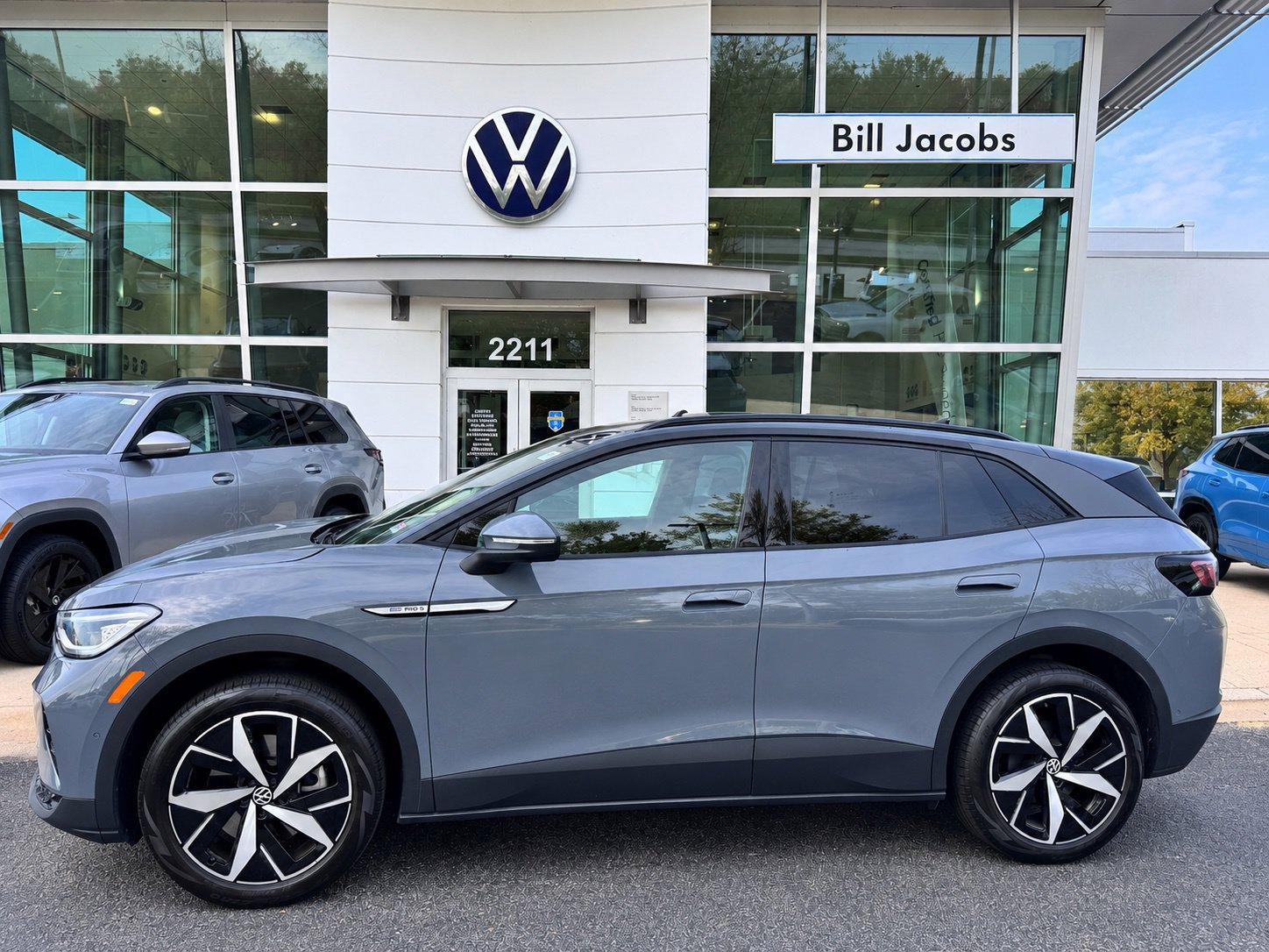 Used 2023 Volkswagen ID.4 Pro S AWD/4WD image 3