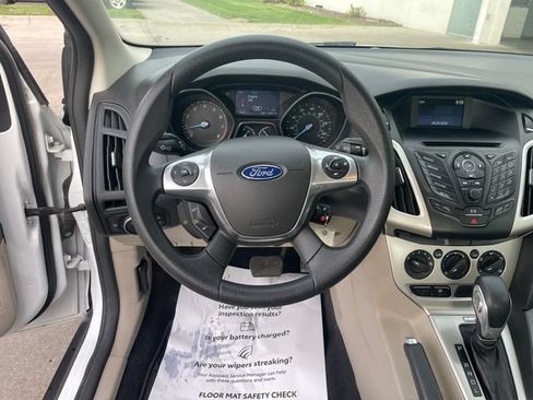 Used 2014 Ford Focus SE w/ SE Winter Package FWD image 14