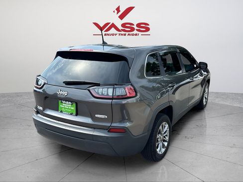 Used 2020 Jeep Cherokee Latitude Plus w/ Cold Weather Group FWD image 5