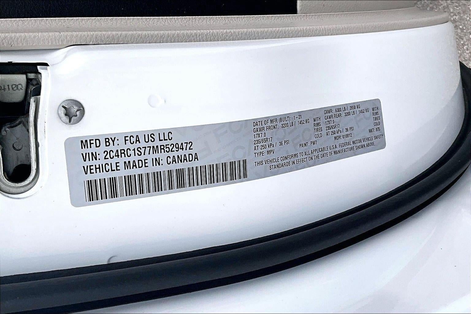 Used 2021 Chrysler Pacifica Limited w/ Uconnect Theater Family Group FWD image 29