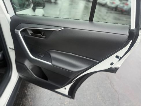 Used 2023 Toyota RAV4 LE AWD/4WD image 18
