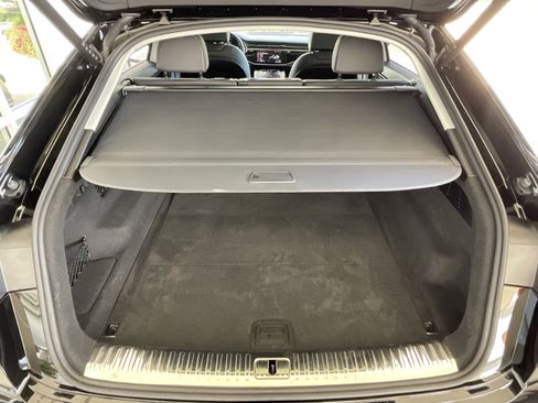 Used 2023 Audi Q8 Prestige image 34