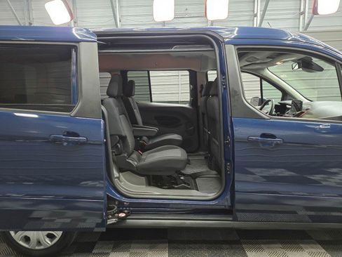Used 2019 Ford Transit Connect XLT FWD image 17