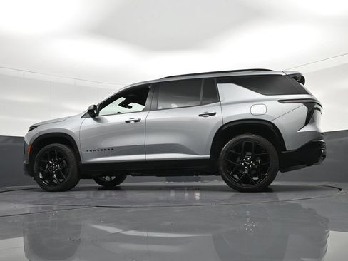 Used 2024 Chevrolet Traverse RS FWD image 34