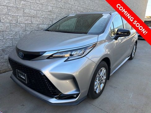 Used 2023 Toyota Sienna XSE w/ XSE Plus Package AWD/4WD image 2