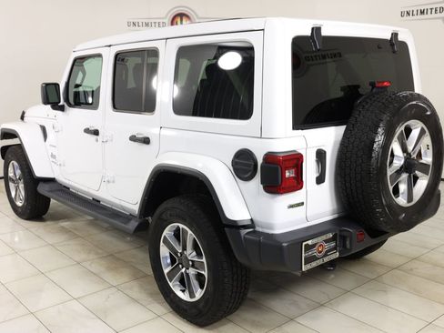 Used 2022 Jeep Wrangler Unlimited Sahara w/ LED Lighting Group AWD/4WD image 4