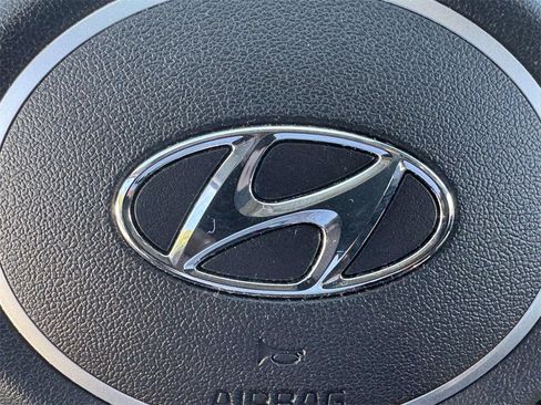 Used 2022 Hyundai Elantra Blue image 32