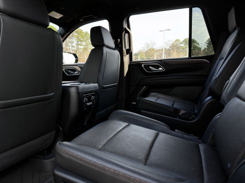 Used 2024 Chevrolet Tahoe High Country AWD/4WD image 30