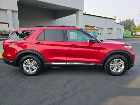 Used 2020 Ford Explorer XLT w/ Equipment Group 202A AWD/4WD image 3