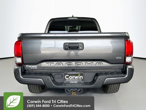 Used 2019 Toyota Tacoma TRD Off-Road w/ Technology Package AWD/4WD image 13