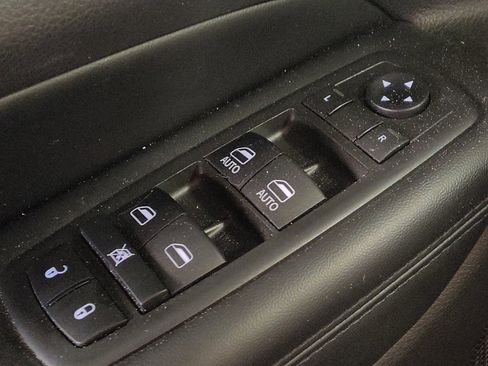 Used 2019 Jeep Grand Cherokee Altitude AWD/4WD image 27