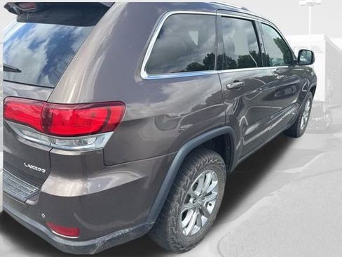 Used 2021 Jeep Grand Cherokee Laredo RWD image 2