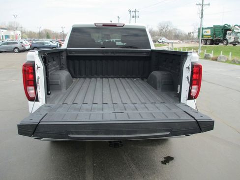 Used 2023 GMC Sierra 1500 SLE image 8