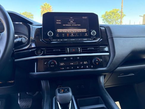 Used 2025 Nissan Pathfinder SV FWD image 17