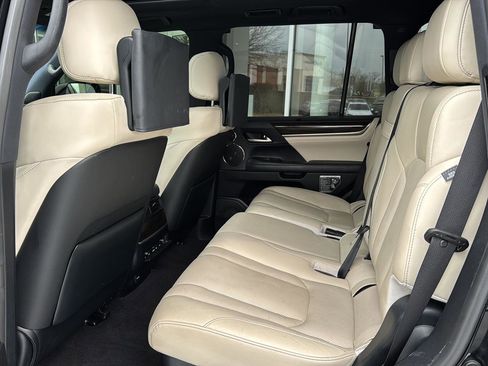 Used 2019 Lexus LX 570 4WD image 9