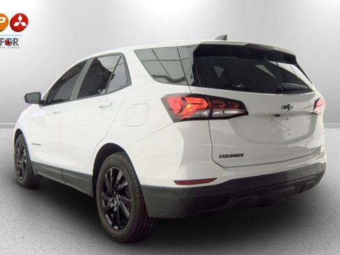 Used 2024 Chevrolet Equinox LS w/ LS Convenience Package image 3