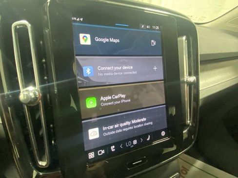 Certified 2025 Volvo XC40 B5 Plus image 18