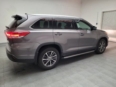 Used 2019 Toyota Highlander XLE image 10