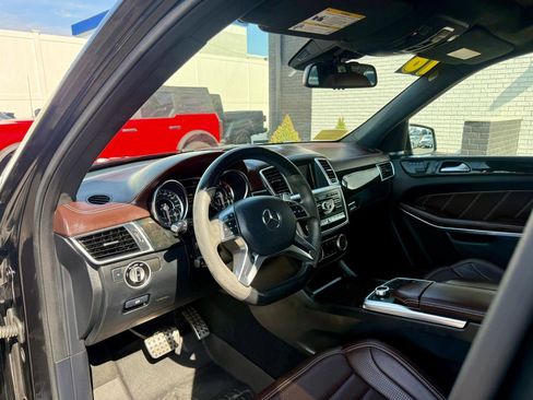 Used 2016 Mercedes-Benz GL 63 AMG 4MATIC image 17