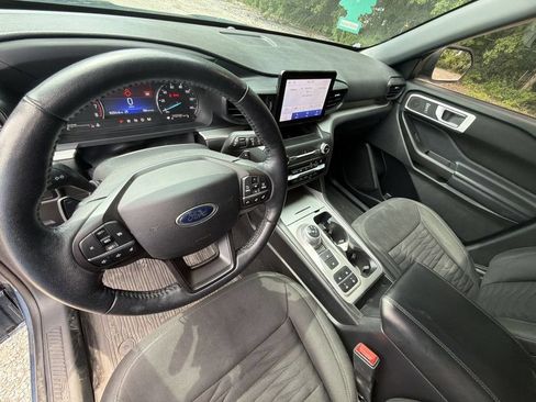 Used 2020 Ford Explorer XLT w/ Comfort Package RWD image 20