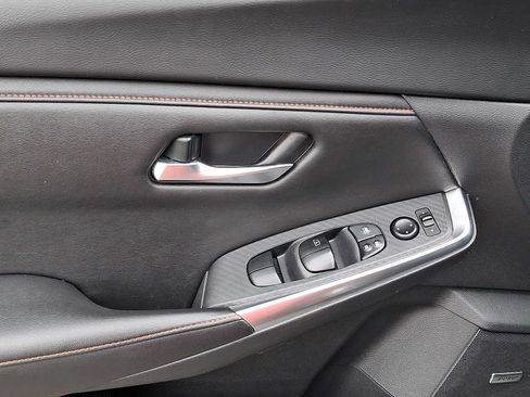 Used 2024 Nissan Sentra SR w/ SR Premium Package FWD image 9