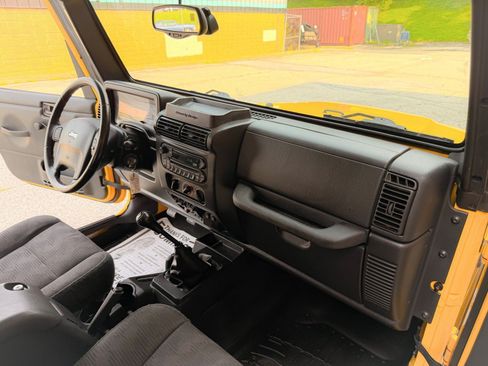 Used 2005 Jeep Wrangler Unlimited Rubicon AWD/4WD image 18