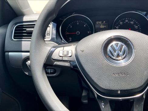 Used 2015 Volkswagen Jetta TDI S FWD image 23