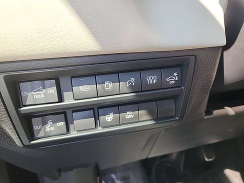Used 2022 Toyota Tundra Capstone AWD/4WD image 27