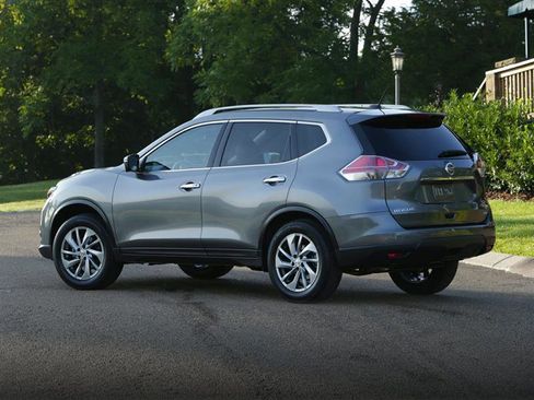 Used 2015 Nissan Rogue SV image 1
