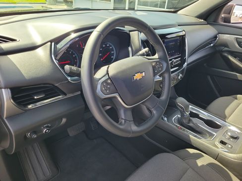 Used 2023 Chevrolet Traverse LT FWD image 17