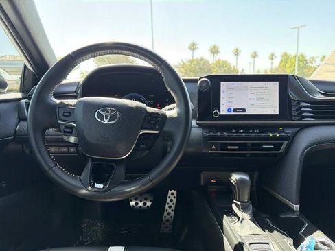 Used 2025 Toyota Camry SE w/ Convenience Package FWD image 11
